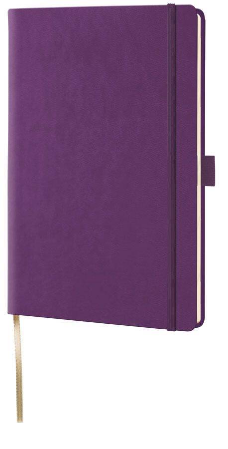Violettes Hardcover-Notizbuch mit Lesezeichenband und Seitenklappe, geschlossen auf weißem Hintergrund abgebildet.
