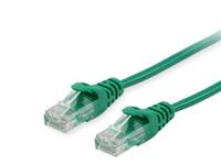Grünes Ethernet-Kabel mit zwei transparenten RJ45-Anschlüssen auf weißem Hintergrund.