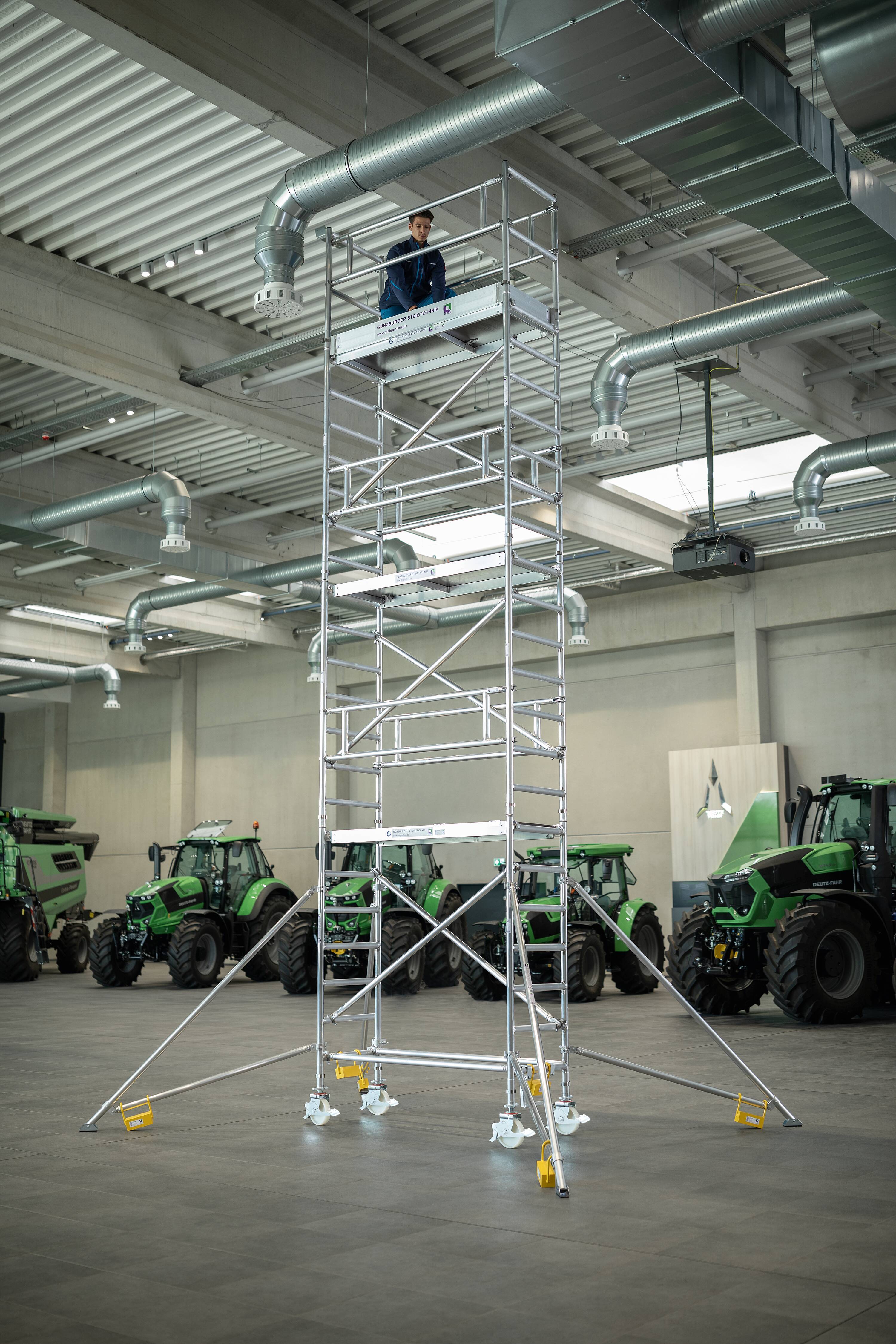 Munk Rollgerüst 0,75 x 2,45 m mit Ausleger Plattformhöhe 9,35 m