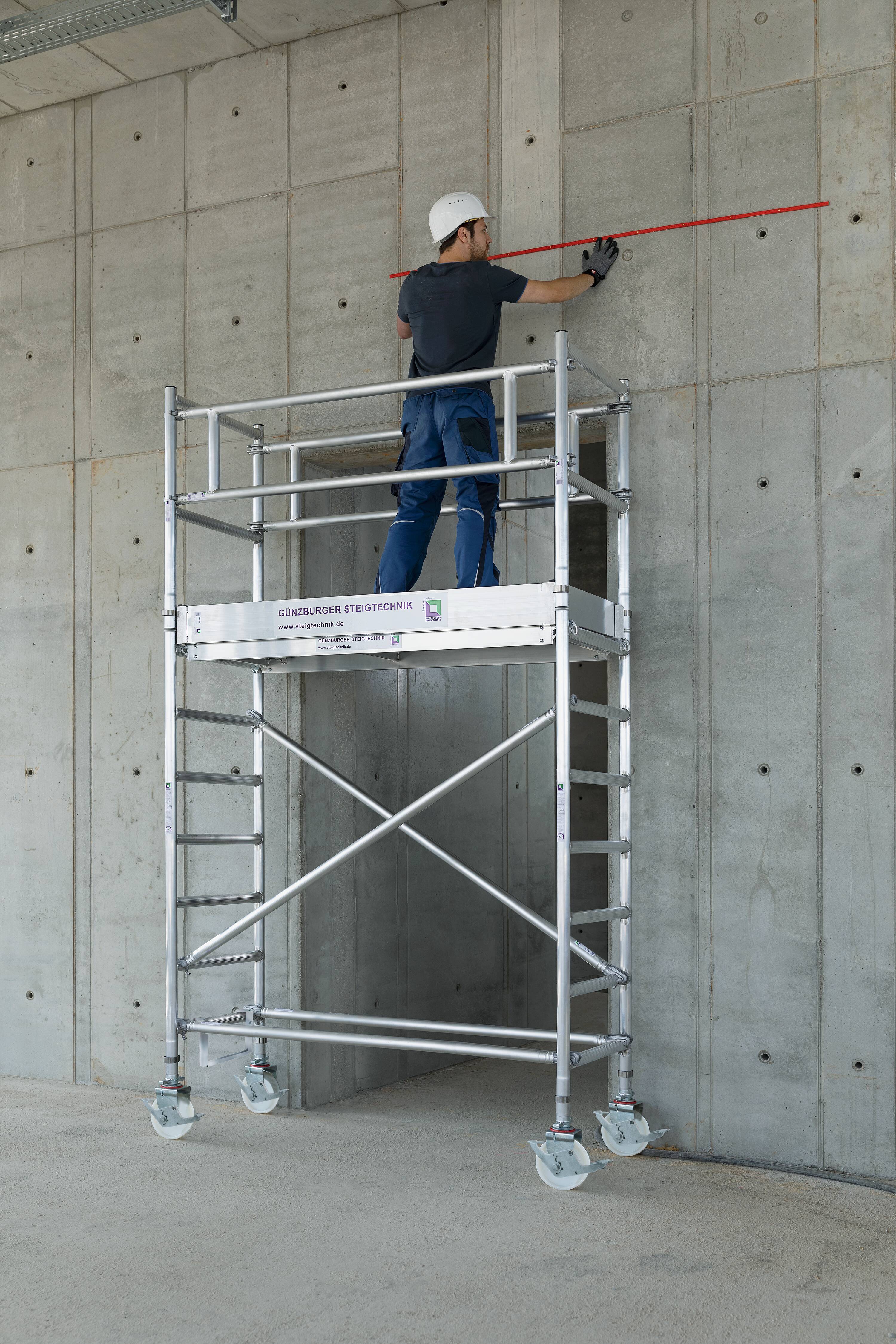 Munk Rollgerüst 0,75 x 2,45 m mit Fahrbalken Plattformhöhe 4,45 m