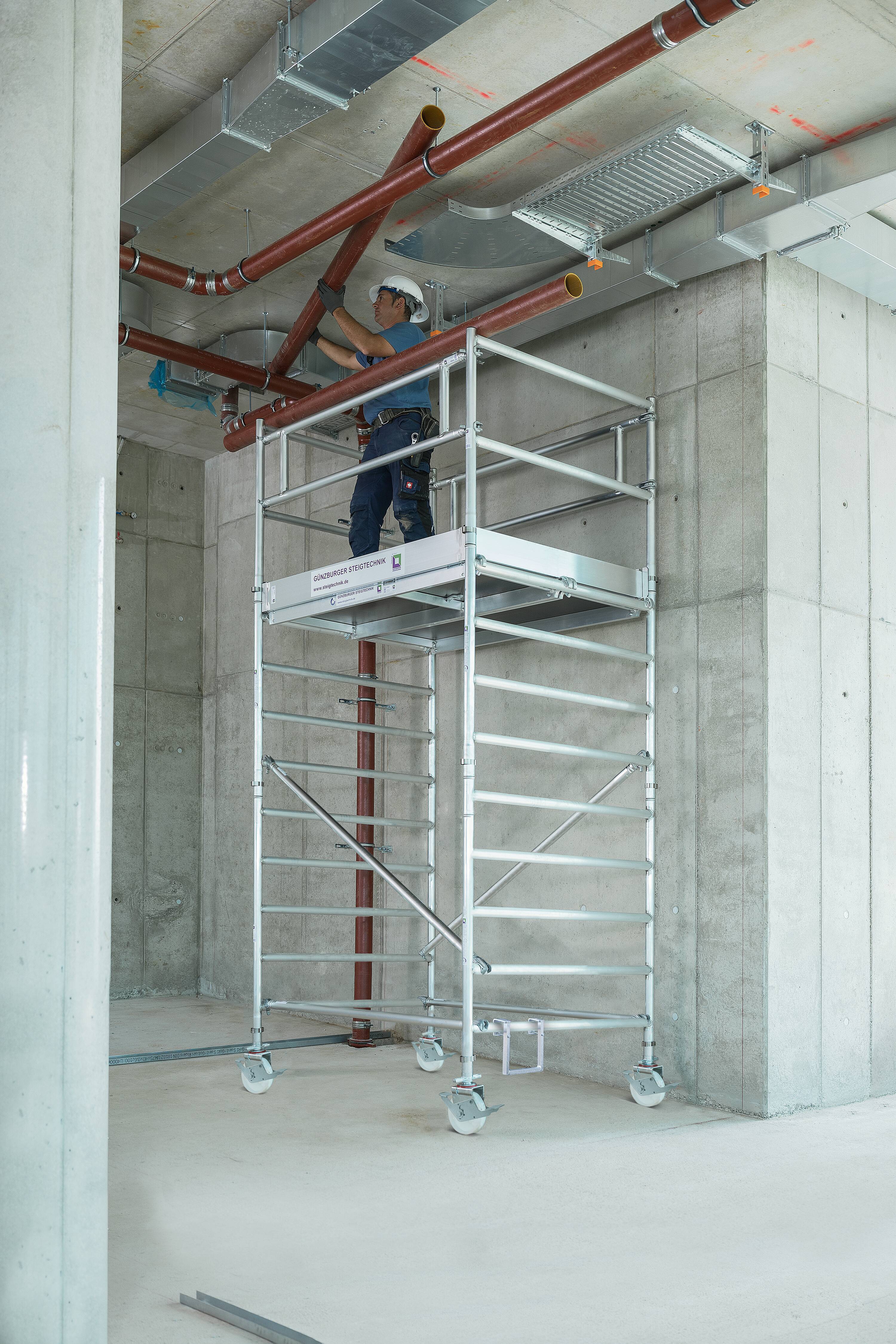 Munk Rollgerüst 1,35 x 1,80 m mit Fahrbalken & Doppel-Plattform Plattformhöhe 5,45 m