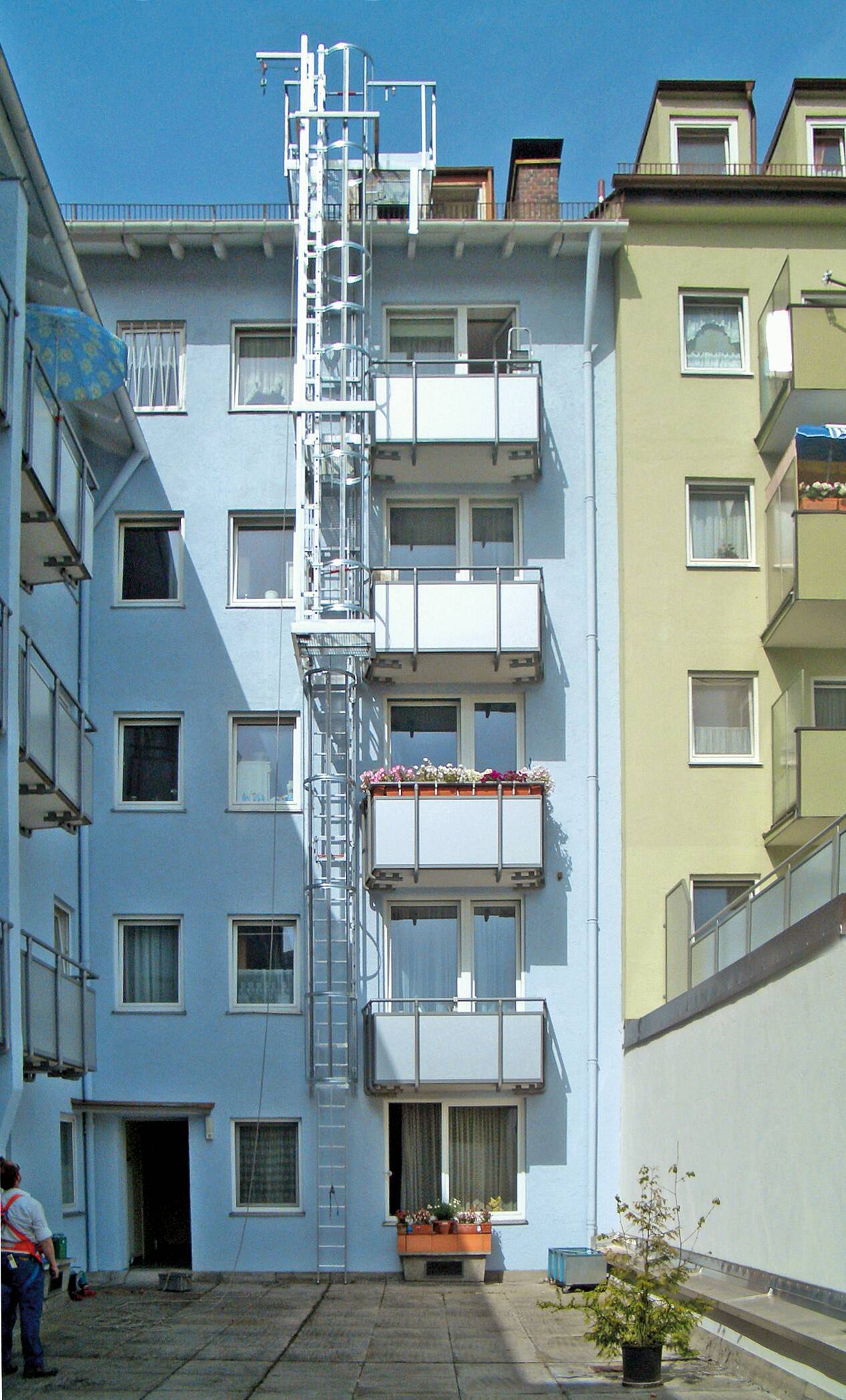 Munk Mehrzügige Steigleiter mit Rückenschutz (Notleiter) Aluminium blank 16,32m