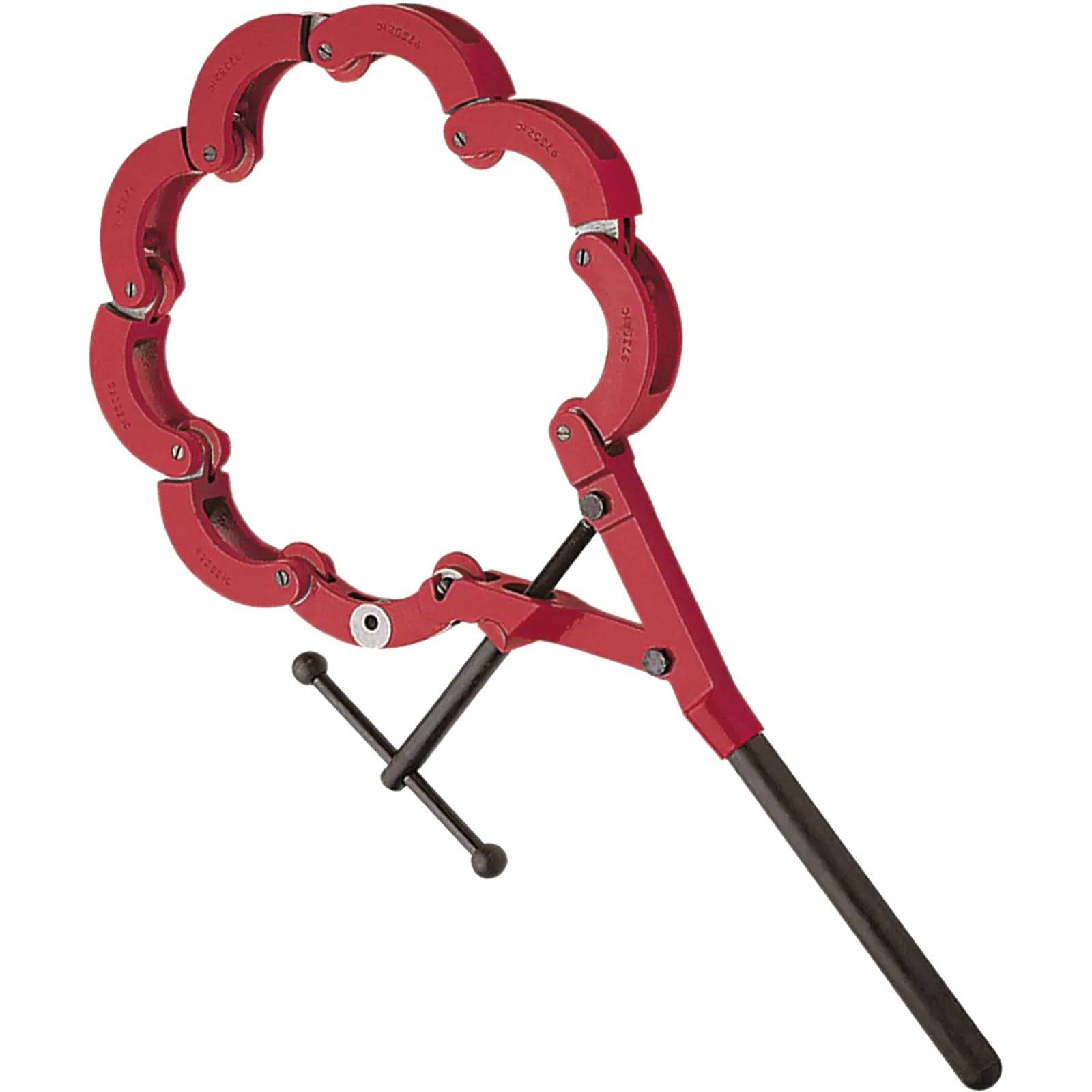 Ein roter Rohrabschneider mit einem kreisförmigen Schneidkopf und langem Griff, konstruiert zum Schneiden großer Rohre, vor einem weißen Hintergrund präsentiert.