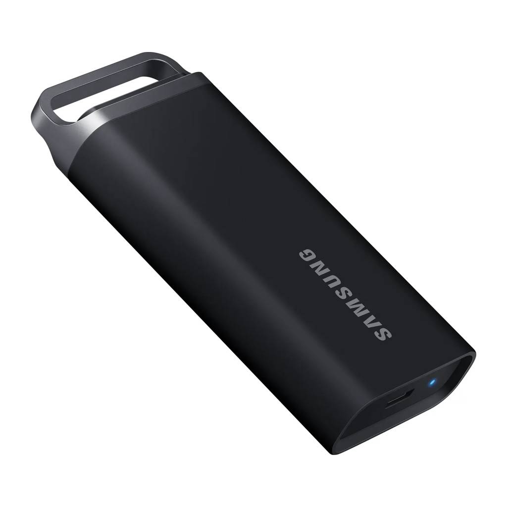 Schwarze tragbare Samsung-Powerbank mit Schlaufengriff und kleinem blauem LED-Indikator an einem Ende.