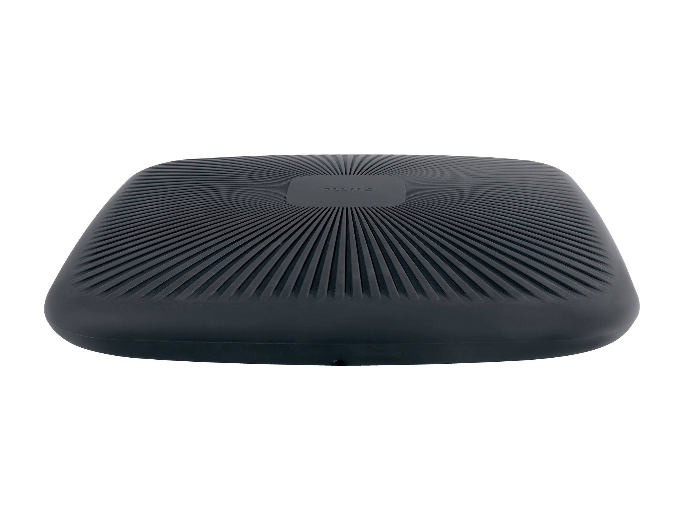 Schwarzer rechteckiger kabelloses Modem oder Router mit gerippter Oberseite, auf weißem Hintergrund dargestellt.