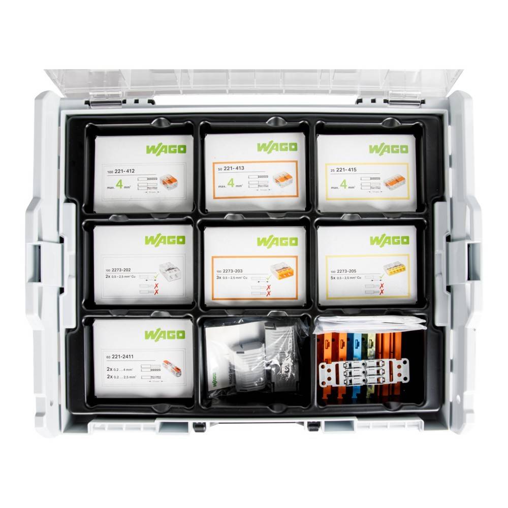 Eine Box mit verschiedenen elektrischen Anschlüssen, beschriftet mit 