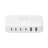 Weiße rechteckige Stromverteilungseinheit mit vier USB-C-Anschlüssen und zwei USB-A-Anschlüssen auf der Vorderseite.