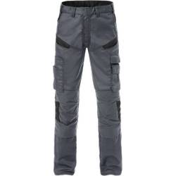 Graue Cargo-Hose mit mehreren Taschen, schwarzen Akzenten an den Knien und Seiten sowie Gürtelschlaufen, entwickelt für Funktionalität und Strapazierfähigkeit.