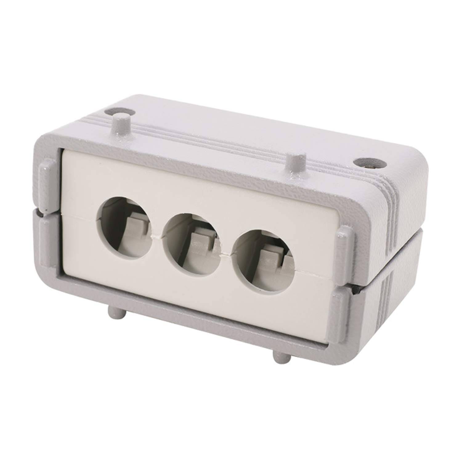 Eine graue, rechteckige Elektroinstallationsdose mit drei kreisförmigen Öffnungen für Schalter oder Stecker, geeignet für industrielle oder Außenanwendungen.