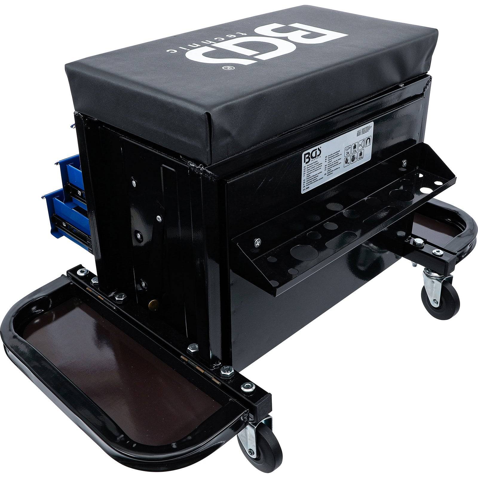 Ein schwarzer Mechaniker-Rollstuhl mit Aufbewahrungsschubladen, einer gepolsterten Oberseite mit der Beschriftung 