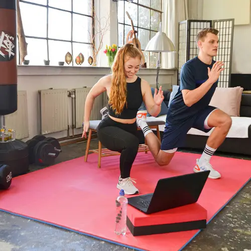 2 cm Dick: 1m² Bodenschutz Fitnessmatte - 4 Sportmatten 50 x 50 Optische Mängel 2 cm Dick: 1m² Bodenschutz Fitnessmatte - 4 Sportmatten 50 x 50 Optische Mängel