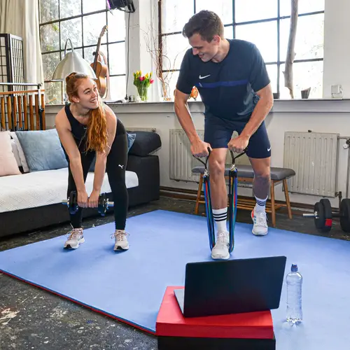 2 cm Dick: 1m² Bodenschutz Fitnessmatte - 4 Sportmatten 50 x 50 Optische Mängel 2 cm Dick: 1m² Bodenschutz Fitnessmatte - 4 Sportmatten 50 x 50 Optische Mängel