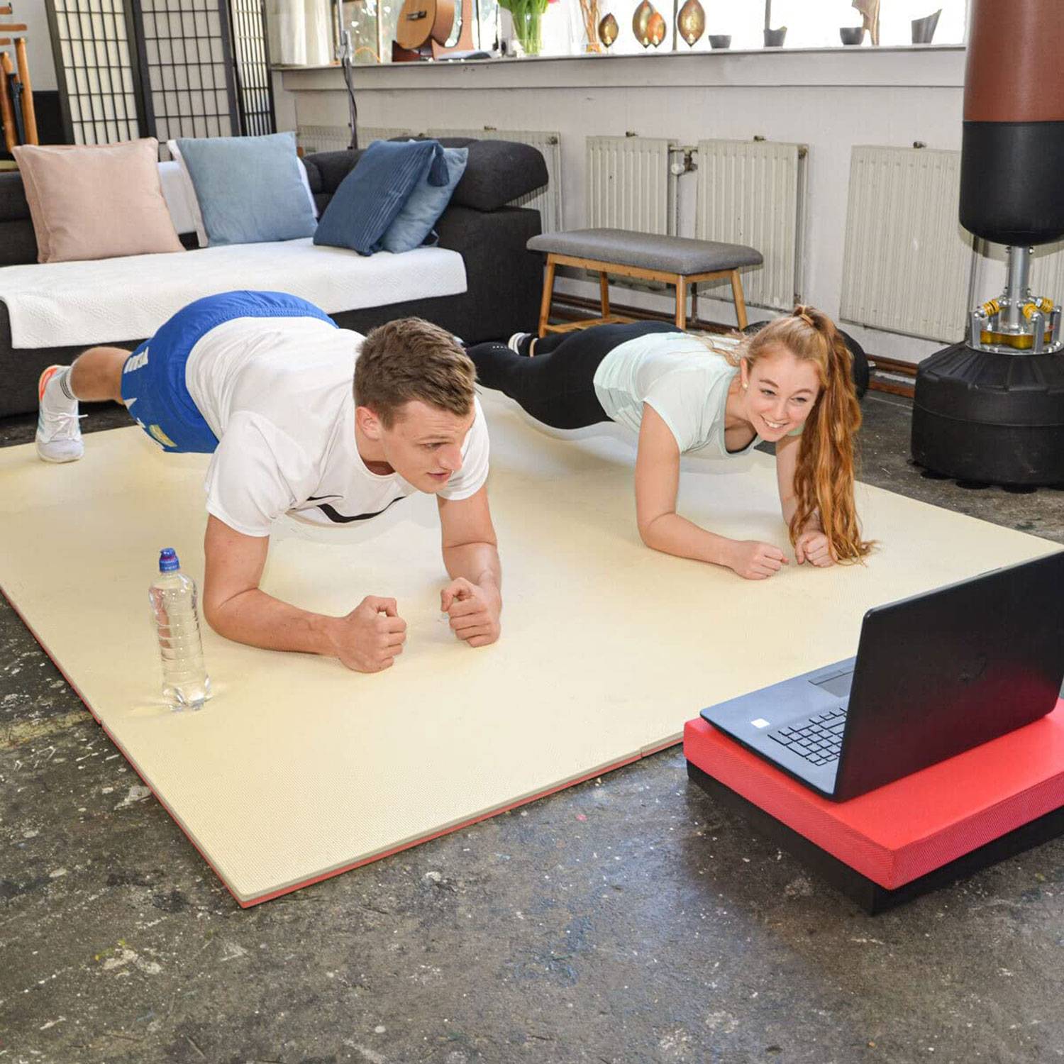 2 cm Dick: 1m² Bodenschutz Fitnessmatte - 4 Sportmatten 50 x 50 Optische Mängel