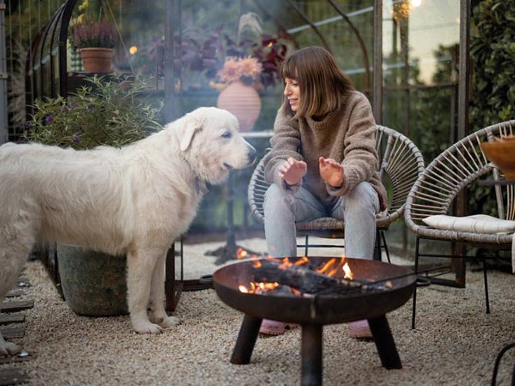 Perel Feuerschale, 3 robuste Füße, rund, 37 x Ø 75 cm, Gusseisen, Schwarz