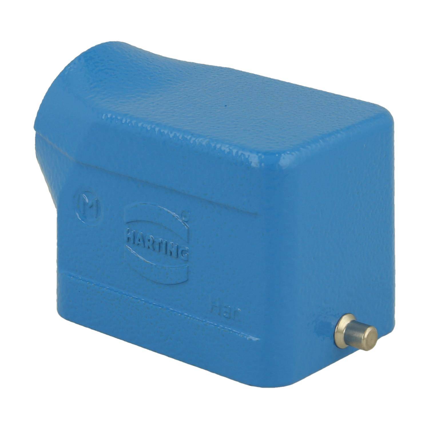 Eine blaue Harting-Schutzabdeckung für industrielle Anschlüsse mit einem metallischen Druckknopfverschluss an einer Seite für sichere Befestigung.
