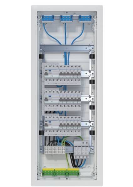 Ein elektrisches Verteilerschrank mit übersichtlich angeordneten Sicherungsautomaten, Leitungen und Anschlüssen, der eine effiziente Stromverteilung gewährleistet.