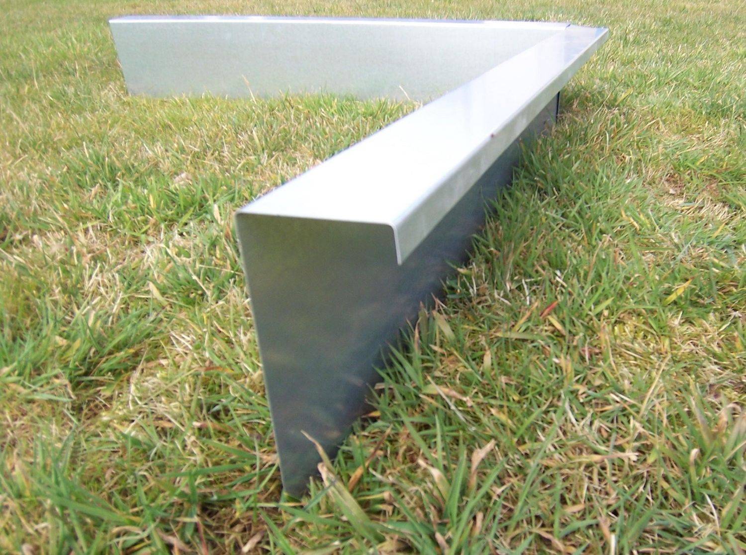 10er Set Schneckenzaun aus verzinktem Stahlblech 25cm hoch 10m lang | Schneckenblech