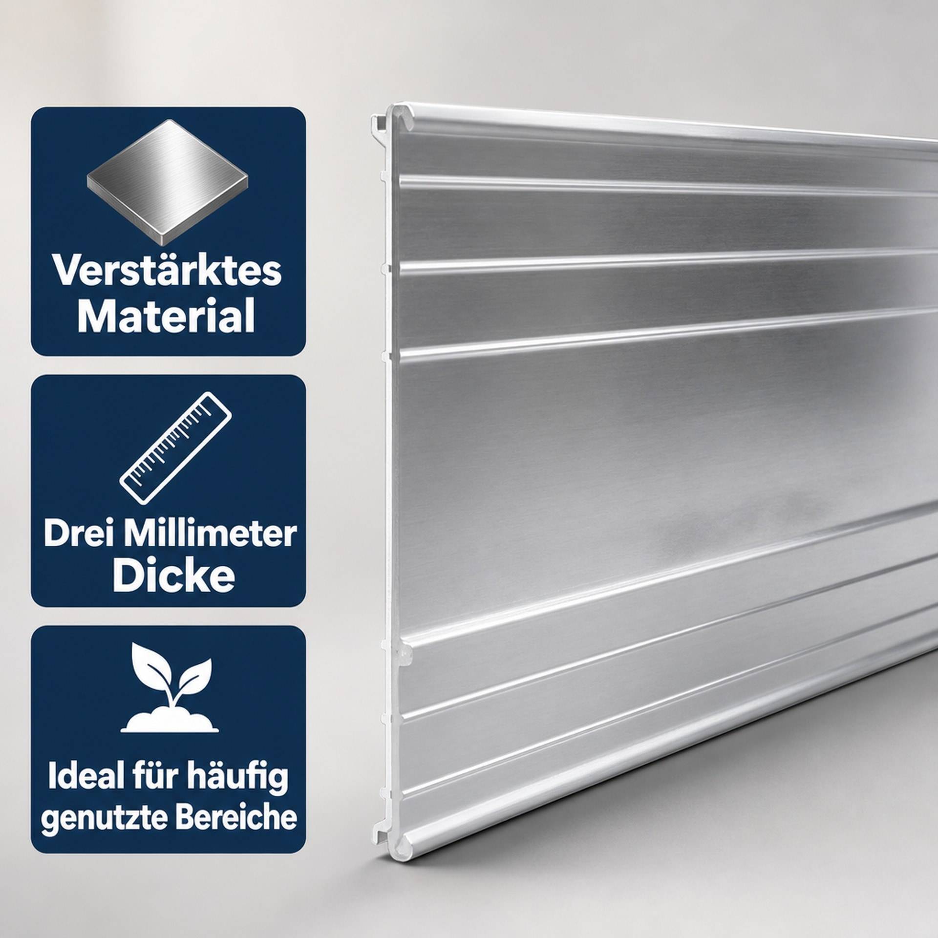 Silberverstärktes Panel in schräger Ansicht mit deutschen Beschriftungen, die „Verstärktes Material", „Drei Millimeter Dicke"" und „Ideal für häufig genutzte Bereiche"" angeben.