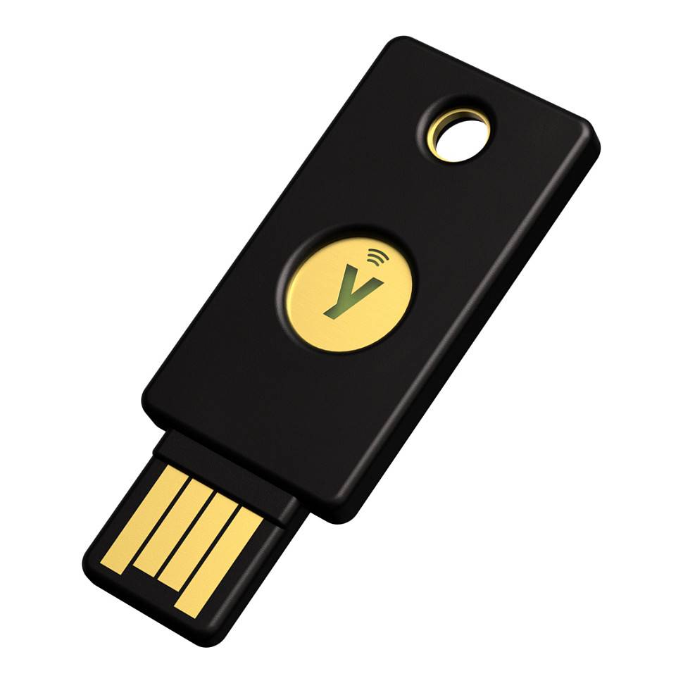 Ein schwarzer USB-Sicherheitsschlüssel mit goldenem Kreisdesign, das die Funktionalität für drahtlose Verbindungen anzeigt, wird für sichere Zwei-Faktor-Authentifizierung verwendet.