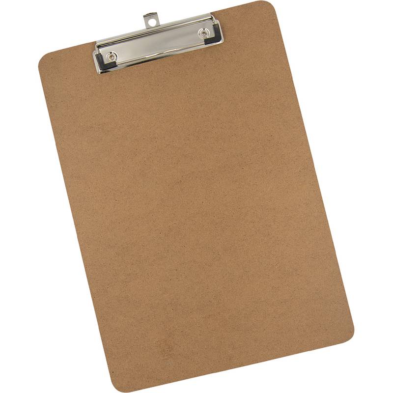 Eine schlichte braune Klemmbrett mit einem metallischen Clip an der Oberseite, senkrecht positioniert.