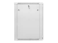 Weißes Metallgehäuse für elektrische Installationen mit ebener Fronttür, Scharnier auf der rechten Seite und Belüftungsschlitzen oben und unten.