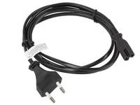 Schwarzes Stromkabel mit europäischem Zweipolstecker und Geräteanschluss, aufgerollt auf weißem Hintergrund.