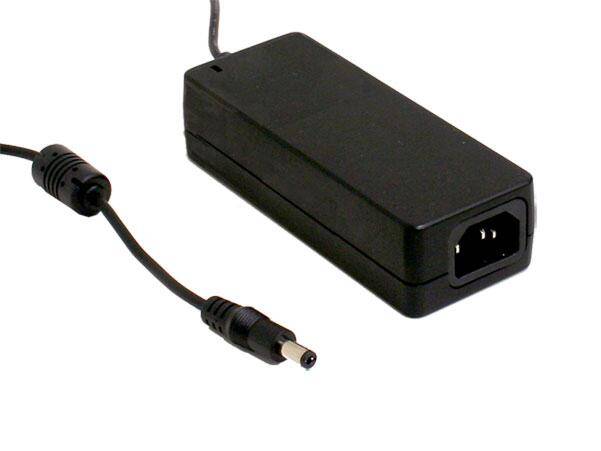 Ein schwarzes Netzteil mit einem Kabel, das einen DC-Stecker aufweist, verwendet für elektronische Geräte.