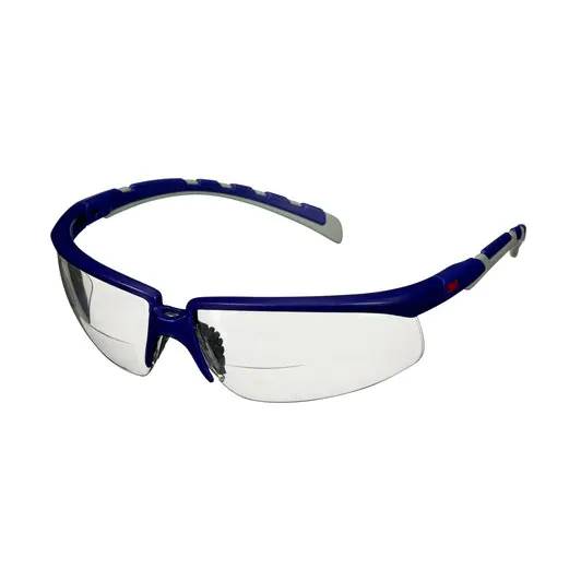 Schutzbrille mit blauen Rahmen und klaren Gläsern, ausgestattet mit gepolsterten Nasenpads und Bügeltips für Komfort und sicheren Sitz.
