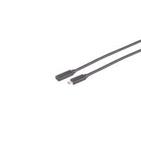 Ein schwarzer USB-C-auf-3,5-mm-Audioadapter mit schlankem Design, der den USB-C-Stecker an einem Ende und die Kopfhörerbuchse am anderen Ende zeigt.