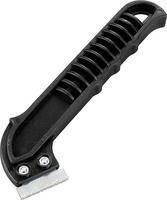 Ein schwarzer Plastik-Eiskratzer mit gezacktem Griff und Metallklingen-Spitze, der zum Entfernen von Eis von Autofenstern verwendet wird.