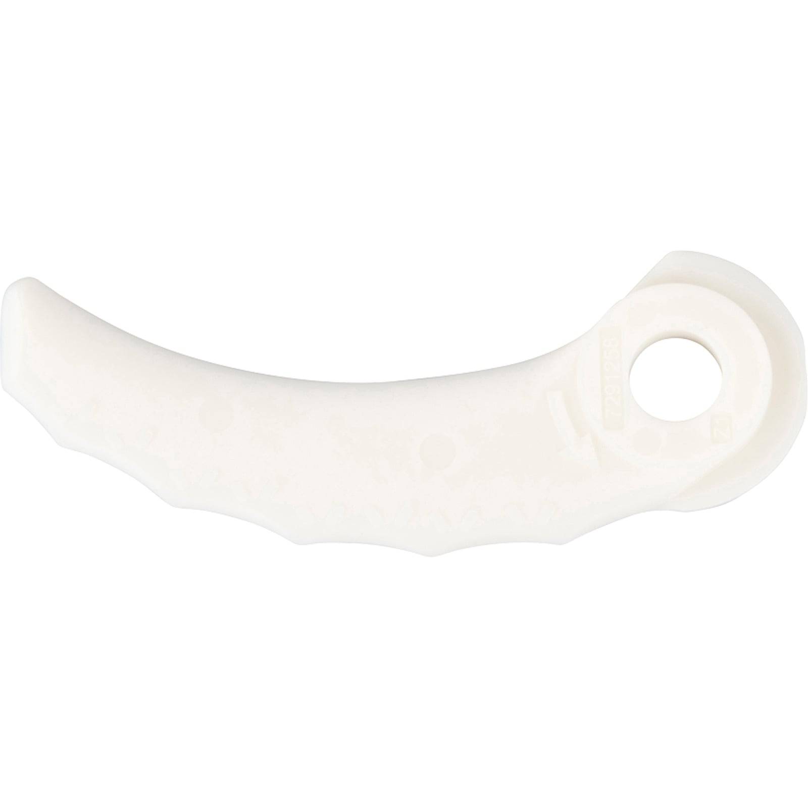 Ein weißer, gebogener Plastikbügel mit einem kreisrunden Loch nahe einem Ende, der häufig in Maschinen oder Geräten zur mechanischen Verstärkung verwendet wird.