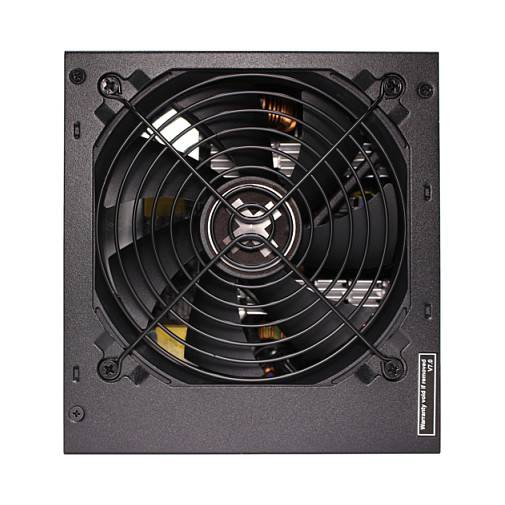 Eine schwarze quadratische Computernetzteileinheit mit einem großen Lüfter oben, sichtbaren internen Komponenten und einem Schutzgitter.