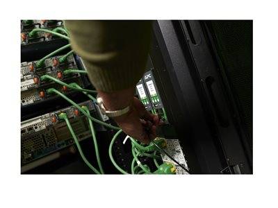 APC NetShelter Rack PDU Metered 11,5kW Server, Storage & USV Stromverteilungseinheiten (PDU) PDU