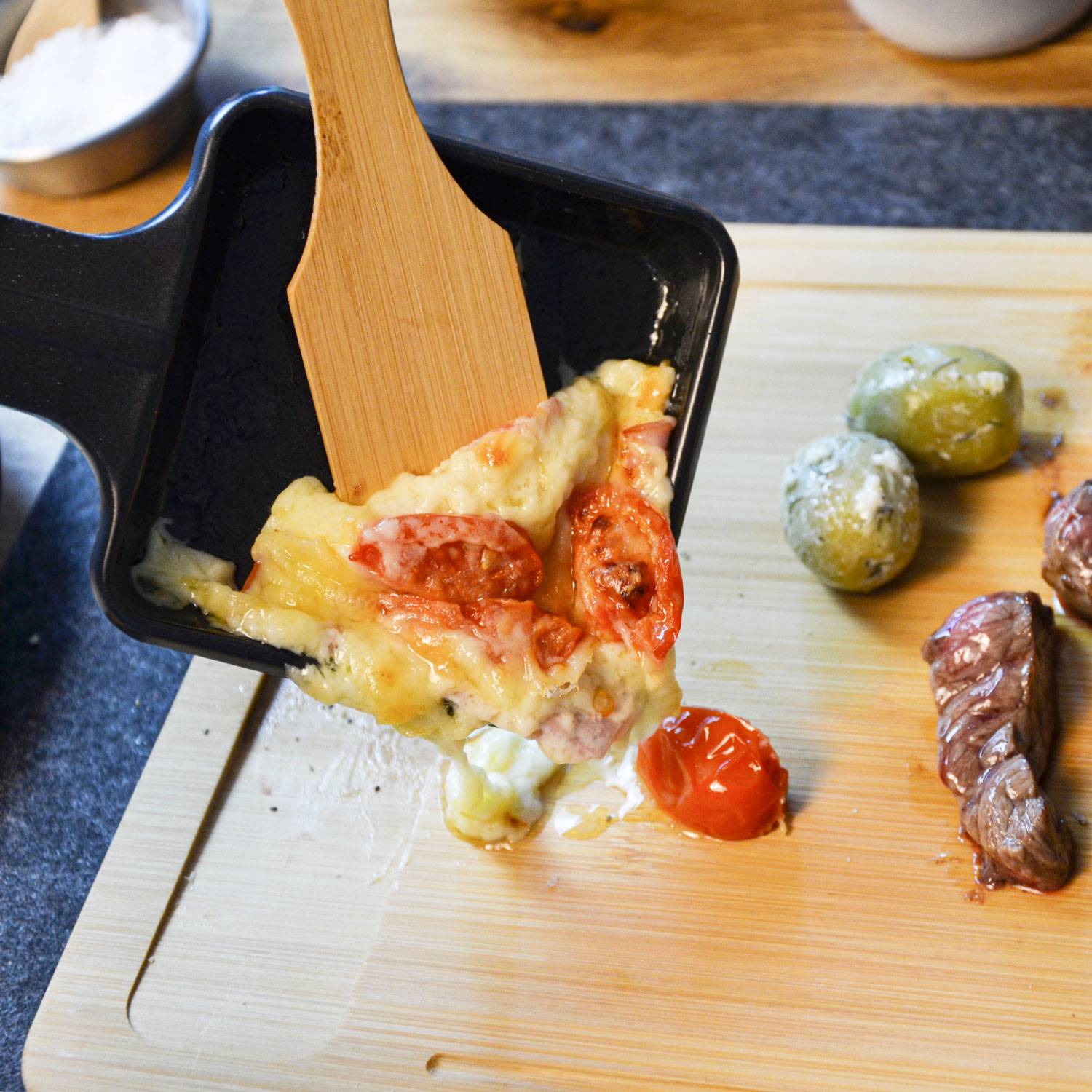 4 Personen Raclette Teller Set Holz - 30x22cm Pfännchen Untersetzer mit Spachtel