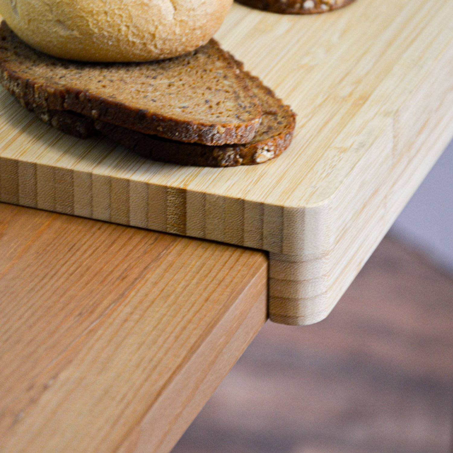 Massives Schneidebrett mit Kante 44x34x2 Bambus Schneidbrett Holzbrett mit Kante