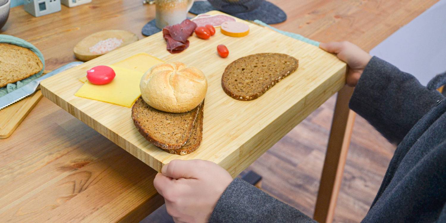 Massives Schneidebrett mit Kante 44x34x2 Bambus Schneidbrett Holzbrett mit Kante