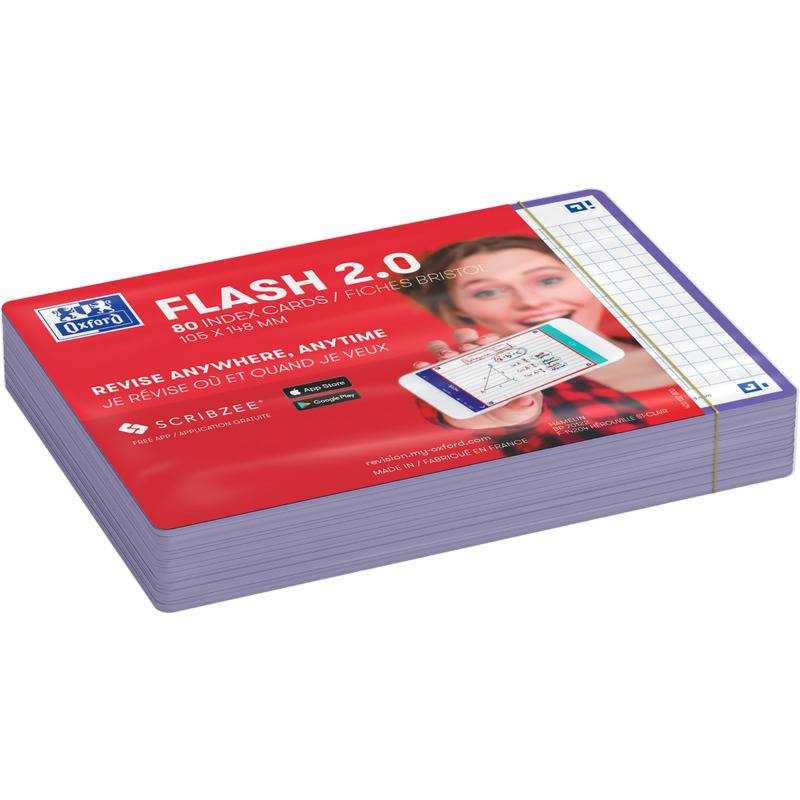 Oxford Flash 2.0 Revisions-Lernkartenstapel mit 80 gebundenen Karten und einer Telefon-App, dargestellt als roter Kartenstapel mit einem Schüler, der eine Karte hält.
