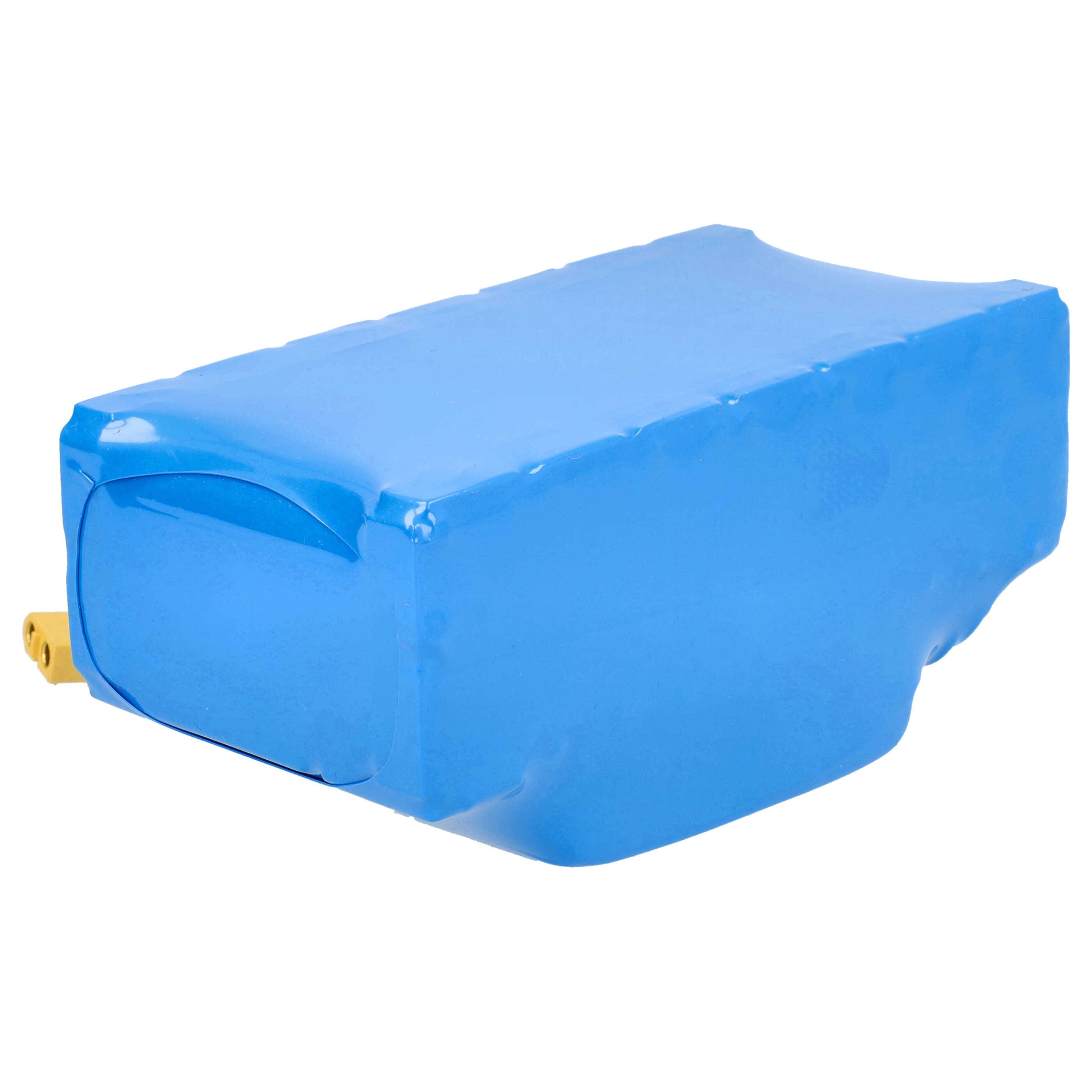 Eine blaue, rechteckige Batteriebox mit einem gelben Anschluss an einem Ende, die zur Energiespeicherung in elektronischen Geräten verwendet wird.