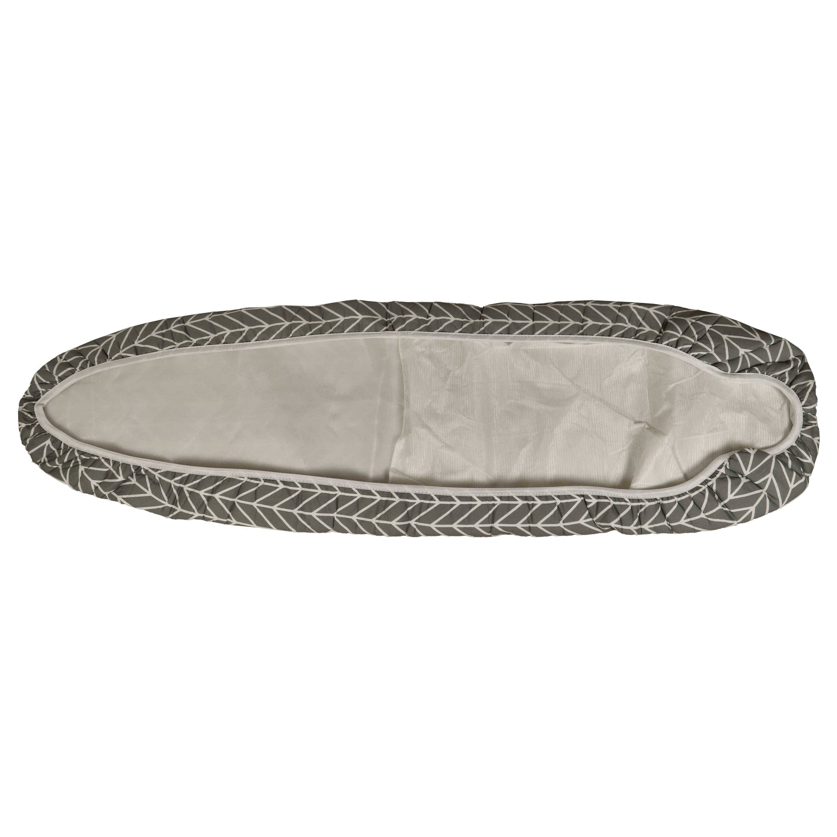 Eine graue Schuhtragetasche mit einem weißen Fischgrätenmuster und einer offenen Oberseite, die einen beigen Innenraum freilegt.