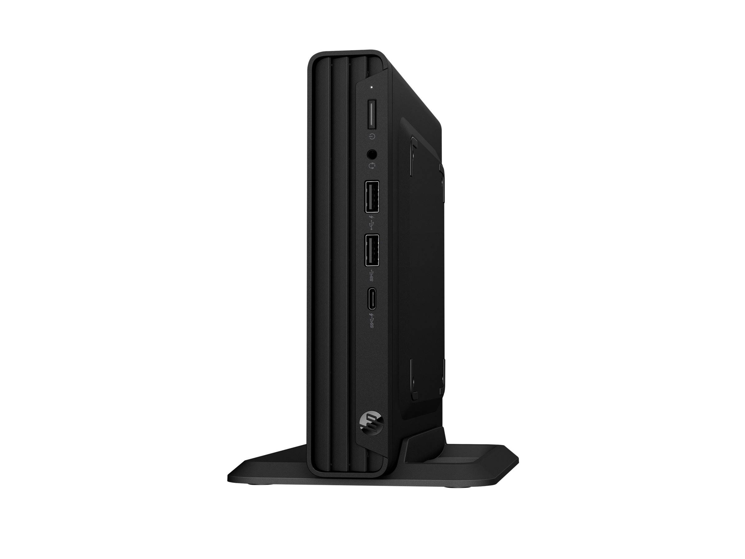 Ein schlanker schwarzer Desktop-Computer mit mehreren USB-Anschlüssen und einem Einschaltknopf vorne, der senkrecht auf einem Ständer positioniert ist.