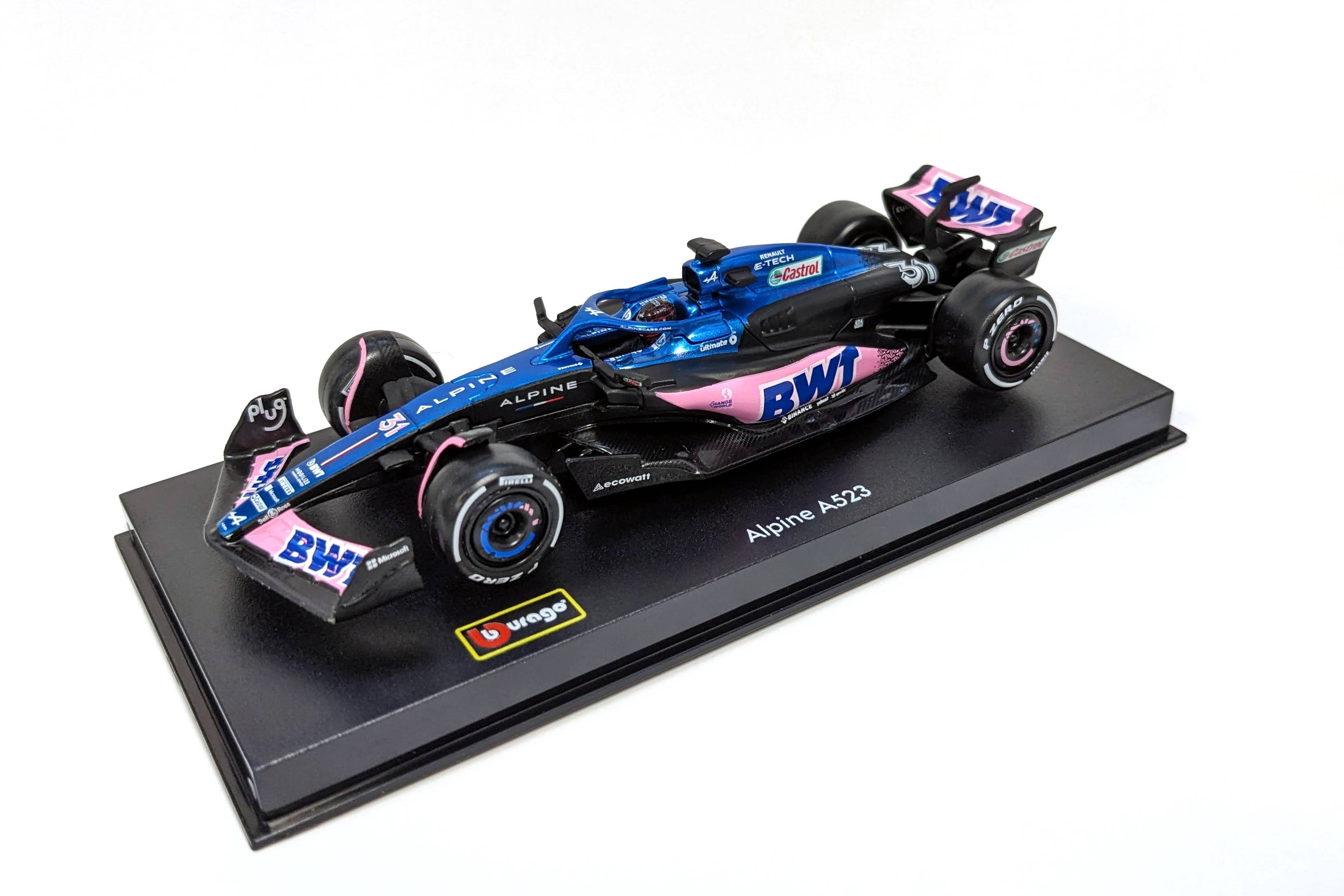 Bburago 18-38073O - Modellauto - F1 Renault Alpine A523' 23 #31 Ocon (mit Helm, Maßstab 1:43)