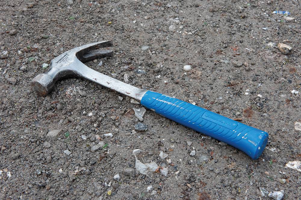 Geschmiedeter Klauenhammer 454 g