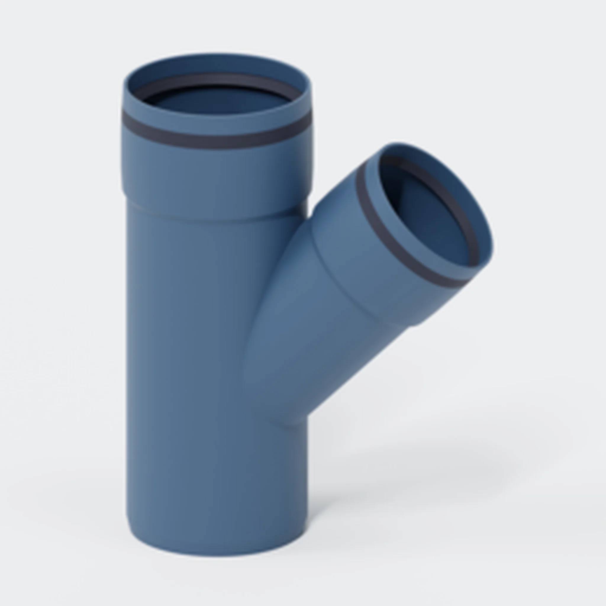 Blauer PVC-Y-Rohrverbinder mit einer vertikalen Öffnung und einem geneigten Abzweig auf weißem Hintergrund
