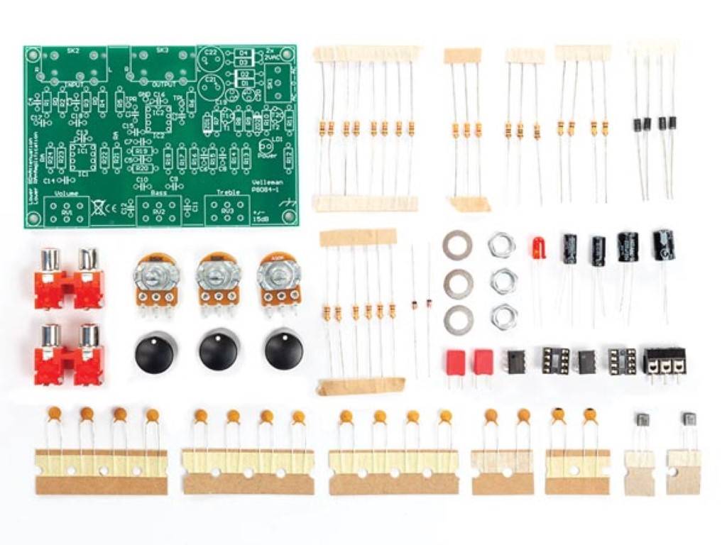 LAUTSTÄRKE- UND KLANGREGELUNG - VORVERSTÄRKER