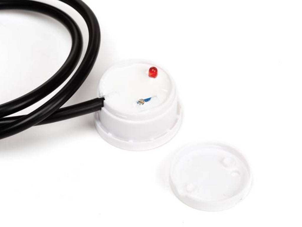 BERÜHRUNGSLOSER FLÜSSIGKEITSSENSOR