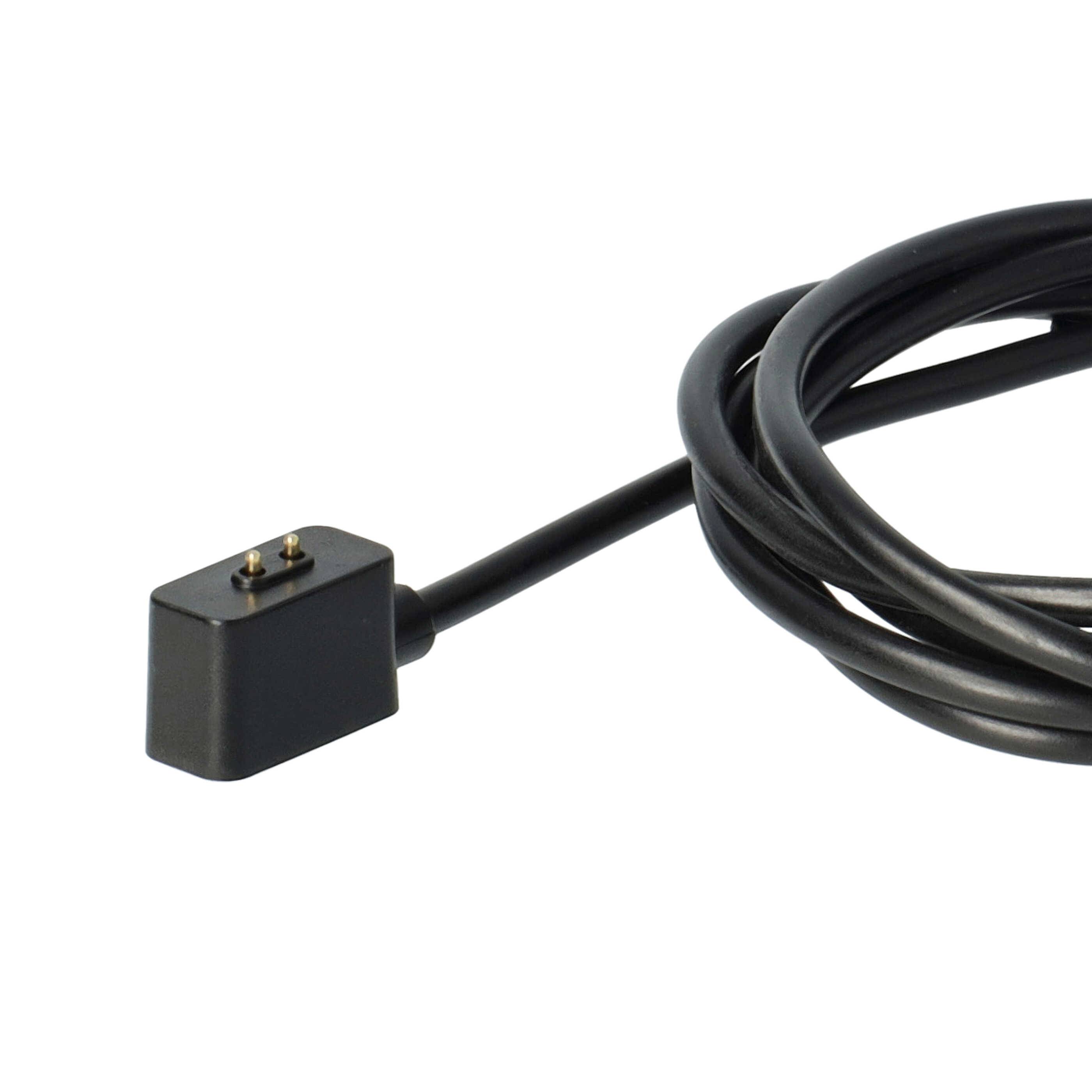 Schwarzes Kabel mit einem kleinen rechteckigen Steckverbinder an einem Ende, aufgerollt auf weißem Hintergrund dargestellt.