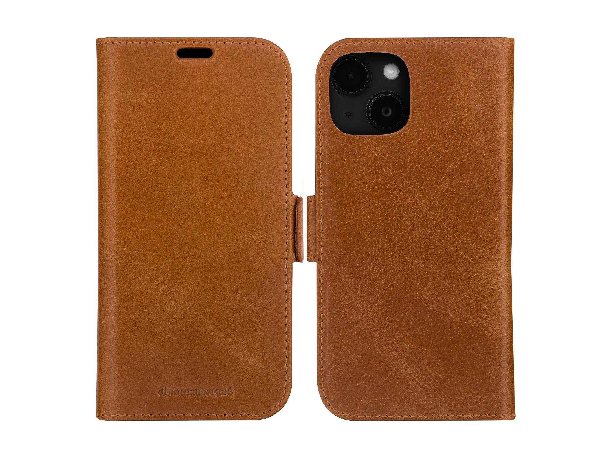 Zwei braune Ledertelefonhüllen, eine geöffnet mit Blick ins Innere, die andere geschlossen mit Blick auf die Rückseite mit Kameraausschnitt. Elegante Textur.