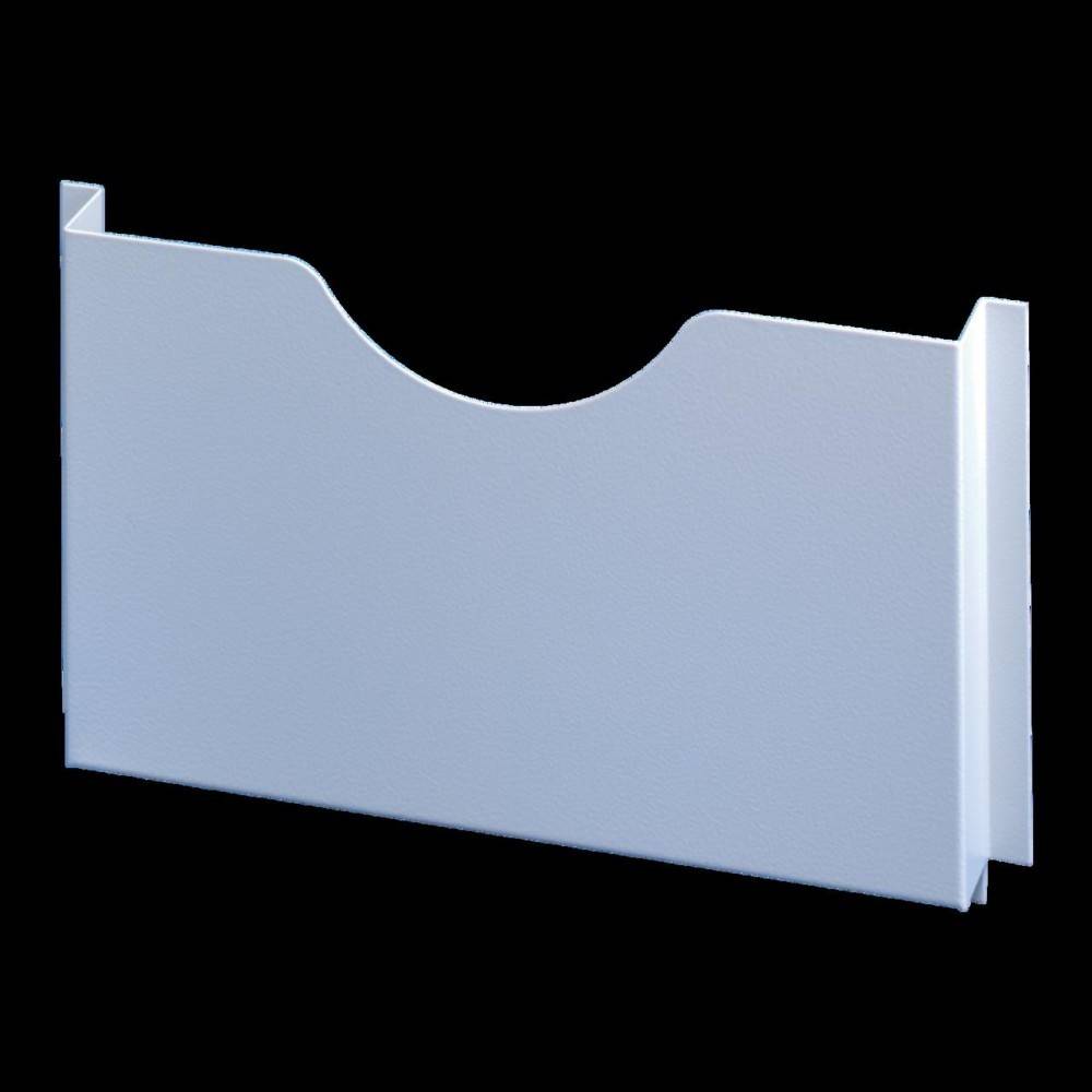 Ein schlichter, weißer, wandmontierter Organizer, der dazu dient, Dokumente oder Post zu halten, mit einem halbkreisförmigen Ausschnitt für einfachen Zugriff, vor einem schwarzen Hintergrund.