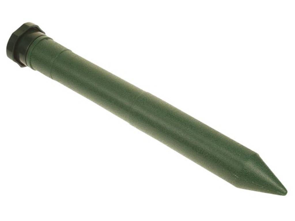 Eine grüne, militärisch wirkende Rakete oder Geschossmunition auf weißem Hintergrund, mit einem zylindrischen Körper und einer spitzen Nase.