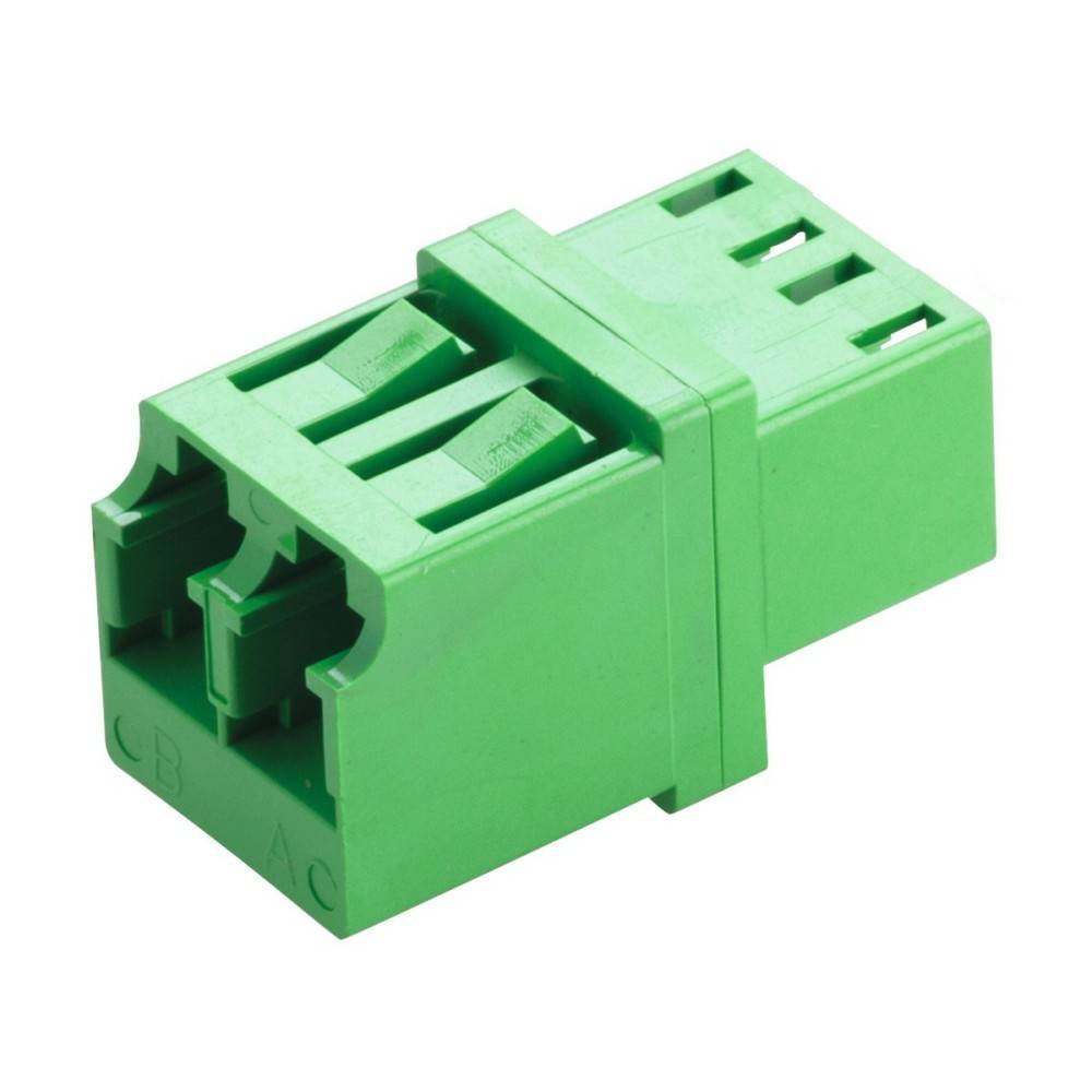 Eine grüne elektrische Komponente, wahrscheinlich ein Stecker oder eine Klemmenleiste, mit mehreren Schlitzen und einem kompakten, rechteckigen Design.